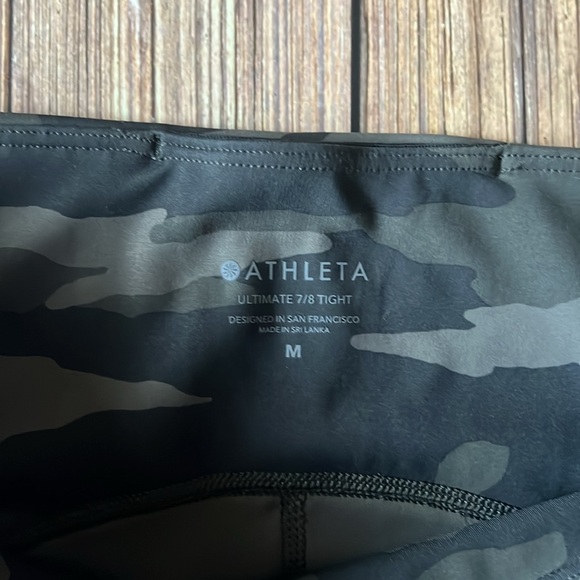 Athleta Camo Print Ultimate 7/8 Leggings with Pockets M - Picture 3 of 6
